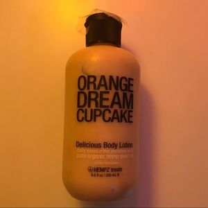 Hempz Treats Orange Dream Cupcake body lotion